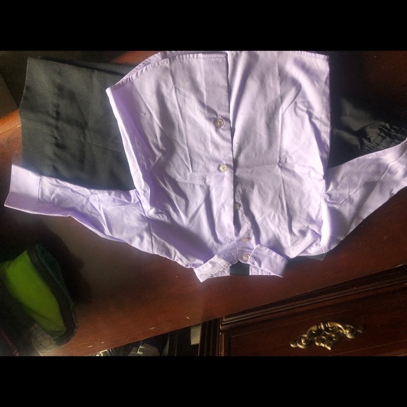 Three dress shirts have ties to match - Picture 6 of 6